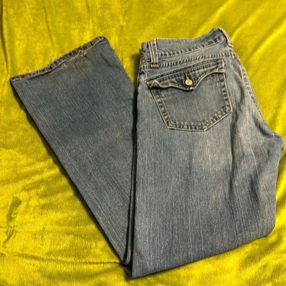 Well Loved Vintage Levi Low Flare Jeans Sz 16 - Picture 1 of 11